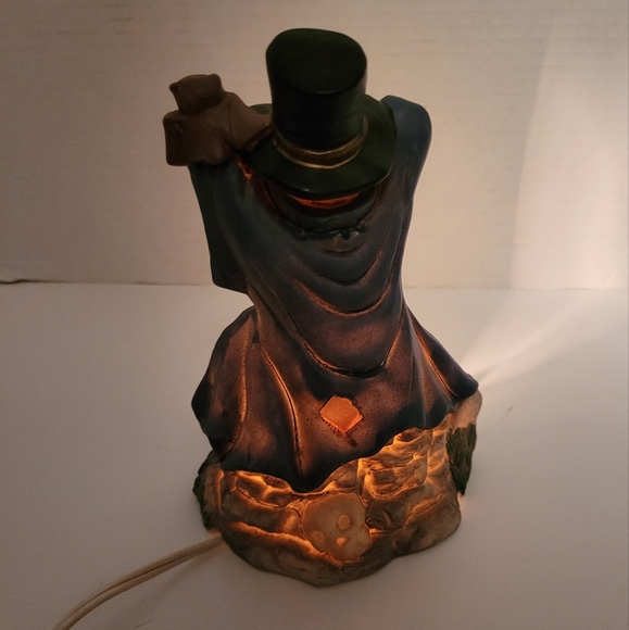 Vintage Lighted Halloween Troll with Skulls Ceramic Excellent - Picture 11 of 15